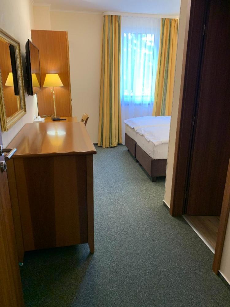 Camping La Provence Hotell Velka Hledsebe Exteriör bild