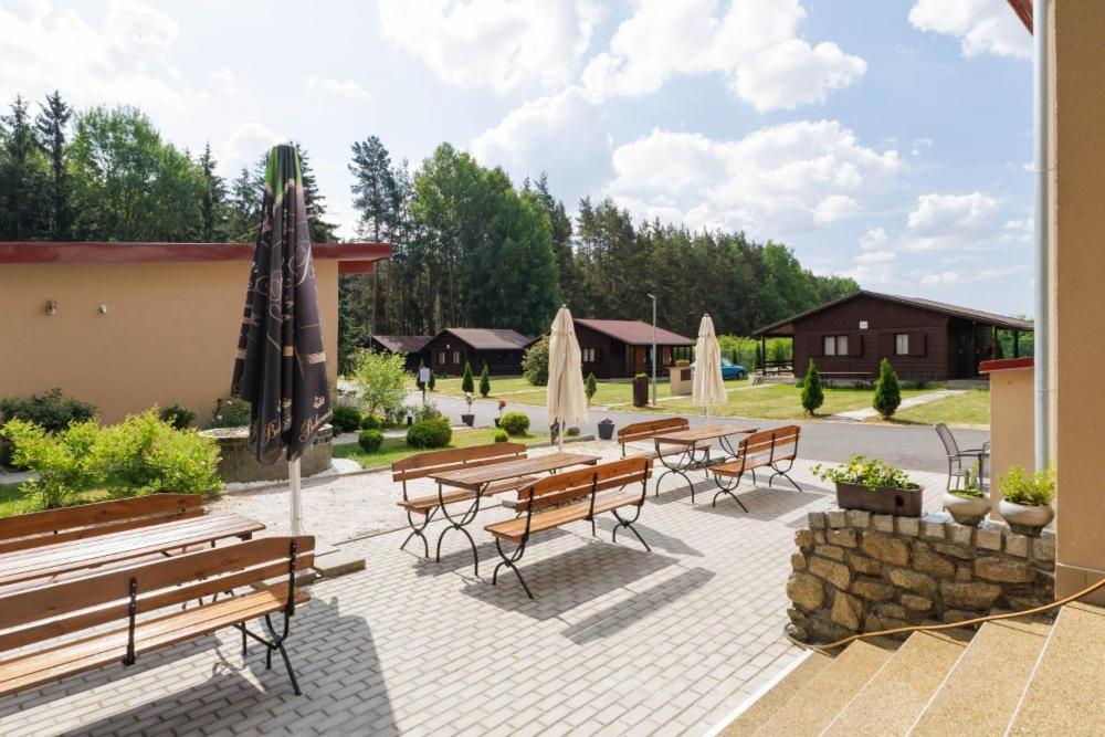 Camping La Provence Hotell Velka Hledsebe Exteriör bild